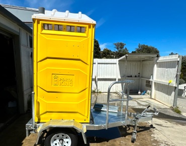 A single trailer-mounted Porta King unit